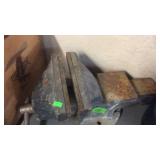 BENCH VISE