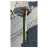 2 GRASS RAKES & EXTENDABLE HANDLE