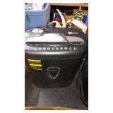 AMAZON BASICS PAPER SHREDDER