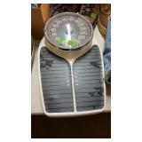 BATHROOM SCALE