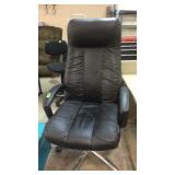SWIVEL OFFICE CHAIR