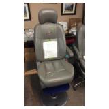 2004 OLDSMOBLIE SILOUTTE 50500 SEAT ON STAND