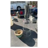 TOMATO CAGES & PLANTERS