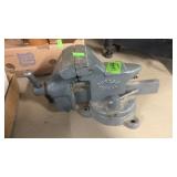 SMALL DUNLAP BENCH VISE