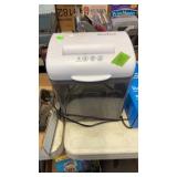 SMALL PAPER SHREDDER