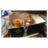 BX W/ WOOD CARVED MINI VASES