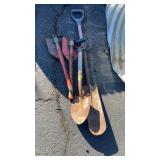 GROUP OF SMALL SHOVELS