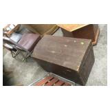 VINTAGE WOOD TRUNK