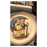 BX W/ 19 HUMMEL COLLECTOR PLATES