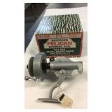 PFLUEGER PELICAN SPINNING REEL W/ ORIGINAL BOX