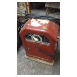 LINCOLN 225 AMP WELDER