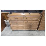 HARMONY HOUSE COLONIAL OAK MCM 6 DRAWER DRESSER &