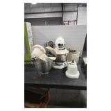 OLDER KITCHENAID STAND MIXER W/ MULTIPLE