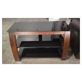 GLASS 3 TIER ENTERTAINMENT STAND