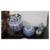 4 ASIAN STYLE VASES 1 STAND