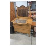 OAK 4 DRAWER DRESSER  ON CASTERS W/ MIRROR