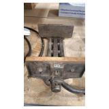 ANTIQUE BENCH VICE