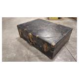 ANTIQUE SUITCASE