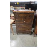 7 DRAWER CHEST OF DRAWERS W/ BEVELED GLASS MIRROR