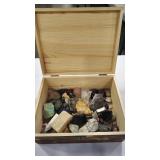 BOX OF POLISHED ROCKS AND QUARTZ