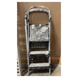 2 3-STEP LADDERS