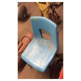 2 CHILDREN'S STACKING SCHOOL STYLE CHAIRS