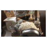 HANSEN SCALE, BX W/ GLASS TOP JARS, MESS KIT & BX