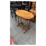 ANTIQUE OVAL SIDE TABLE W/ DRAWER 30'X19'X28'