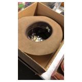 FELT COWBOY HAT IN BOX