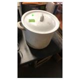 VINTAGE WHITE GRANITE WARE STOCK POT W/ LID