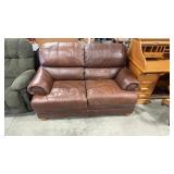 2/2 LEATHER  LOVESEAT NAILHEAD ACCENT