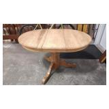 ROUND OAK TABLE