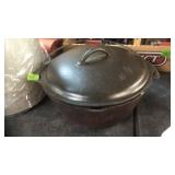 CAST IRON NO.8 DUTCH OVEN W/ LID