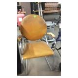 VINTAGE ARM CHAIR