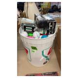 BUCKET W/ 100+ GOLF BALLS