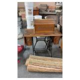 ANTIQUE SINGER TREADLE SEWING MACHINE