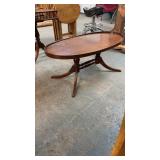 MERSMAN MAHOGANY OVAL ANTIQUE COFFEE TABLE