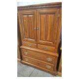 WOOD 4 DRAWER 2 DOOR ARMOIR
