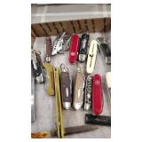 GROUP OF POCKET KNIVES