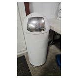 CLOSED TOP KITCHEN TRASH CAN