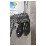 ARIAT SZ 10.5 COWBOY BOOTS