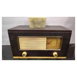 PHILCO VTG TUBE RADIO