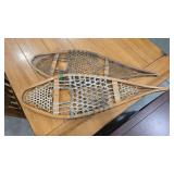 UNMARKED SNOWSHOES