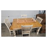 WOOD KITCHEN TABLE W/ 4 CHAIRS AND 1 LEAF