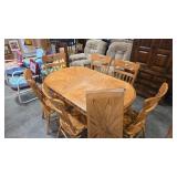 OAK DINING TABLE W/ LEAF AND 6 CHAIRS