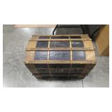 WOOD VTG ROUND TOP TRUNK