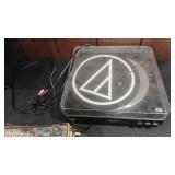 AUDIO TECHNICA TURNTABLE AT-LP60