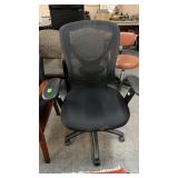 BLACK SWIVEL OFFICE CHAIR