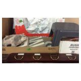 GROUP OF OFFICE DECOR ITEMS