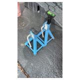 2 BLUE JACK STANDS